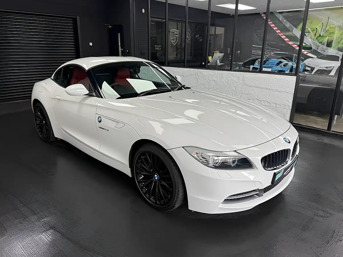 Used 2010 BMW Z4 Convertible White - Interior and Exterior details 15