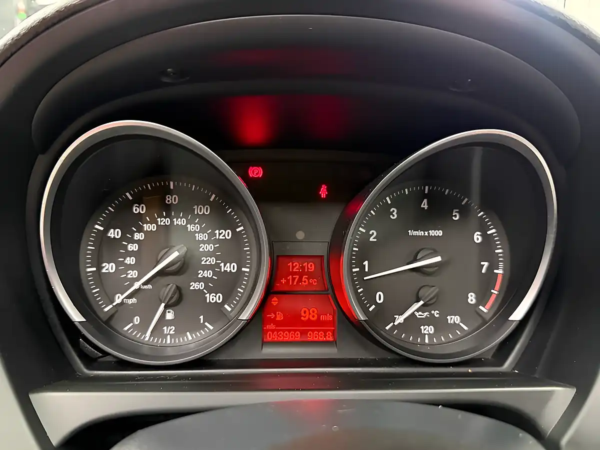 Used 2010 BMW Z4 Convertible White - Interior and Exterior details 18