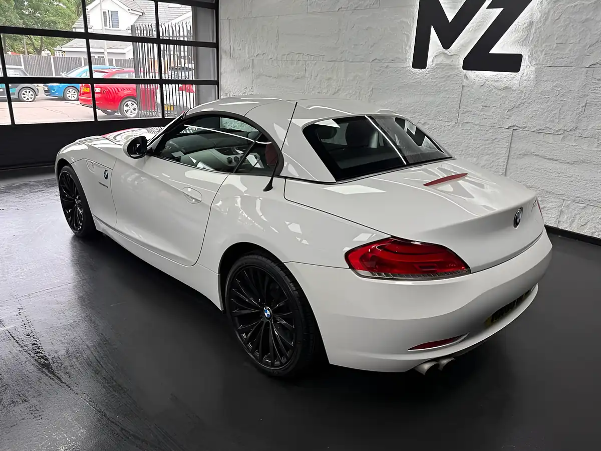 Used 2010 BMW Z4 Convertible White - Interior and Exterior details 4