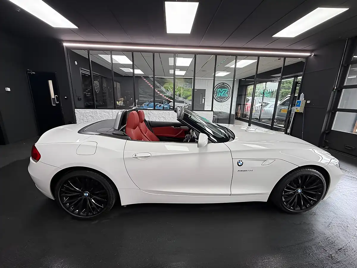 Used 2010 BMW Z4 Convertible White - Interior and Exterior details 8