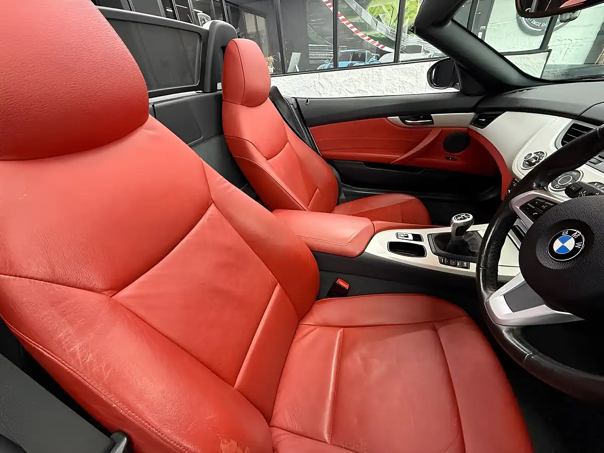 Used 2010 BMW Z4 Convertible White - Interior and Exterior details 9