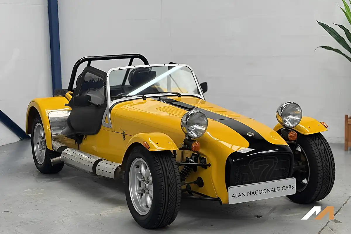 Used 2010 Caterham Seven Roadsport Firecracker Yellow - Interior and Exterior details 5