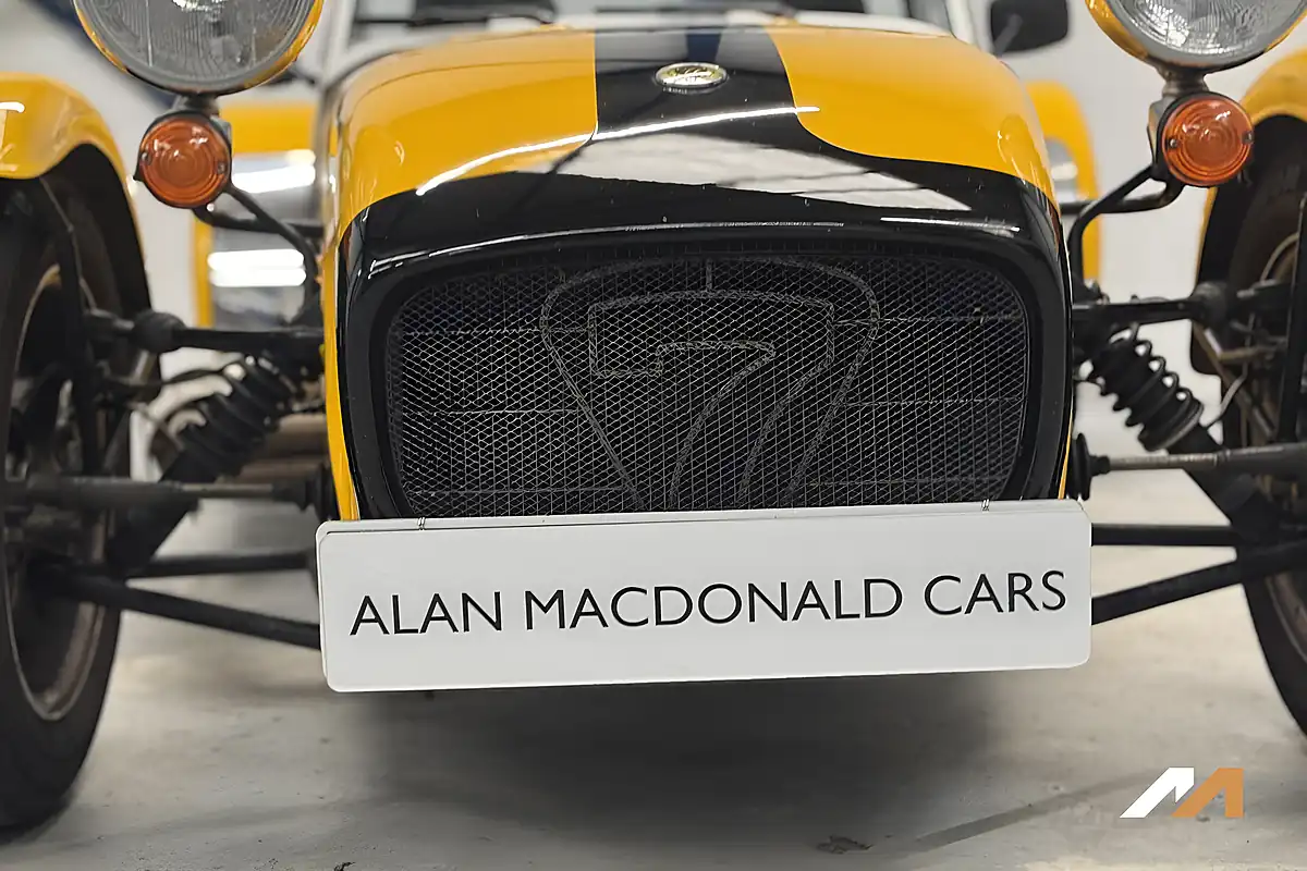 Used 2010 Caterham Seven Roadsport Firecracker Yellow - Interior and Exterior details 6