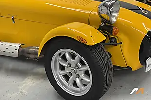 Used 2010 Caterham Seven Roadsport Firecracker Yellow - Interior and Exterior details 7