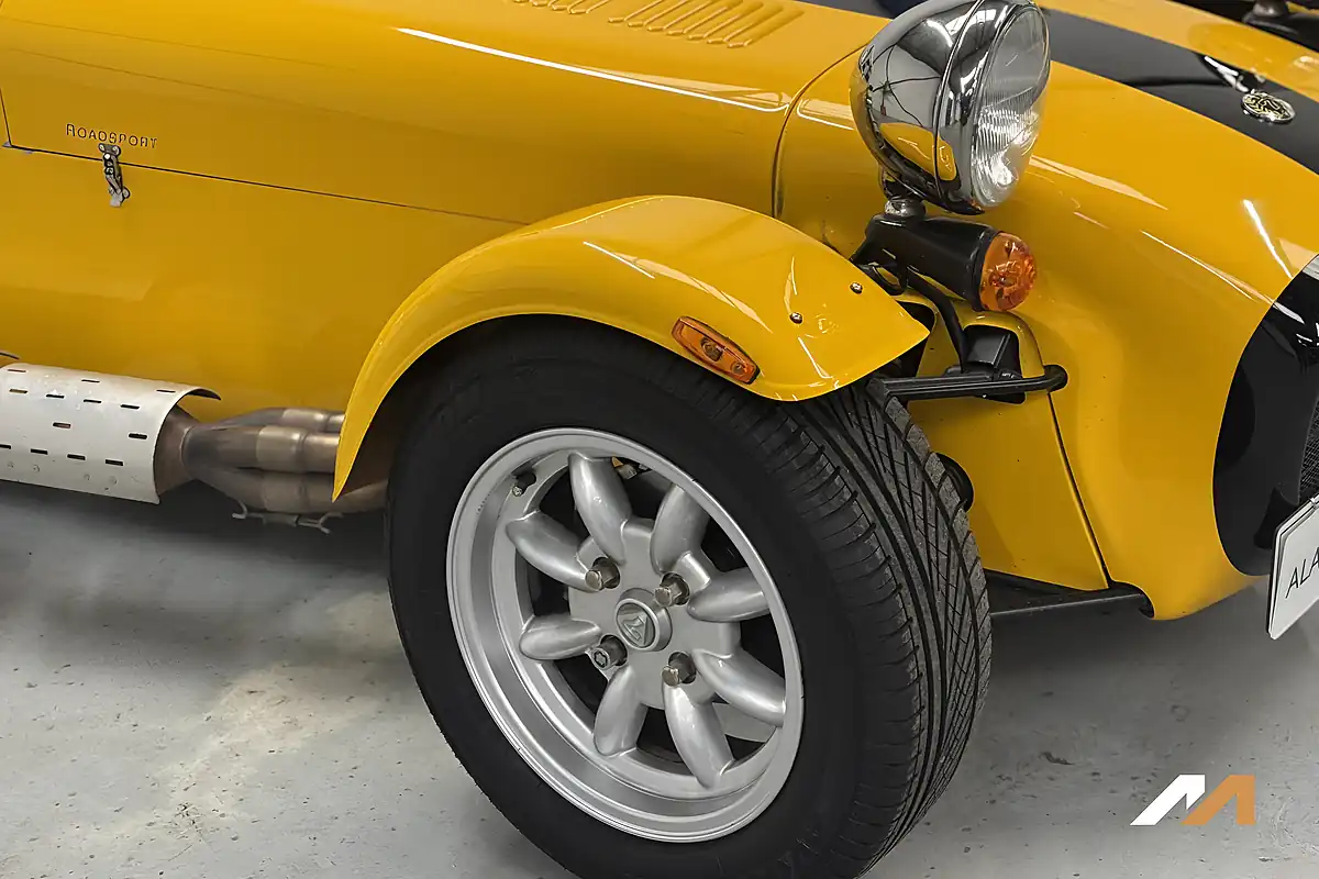 Used 2010 Caterham Seven Roadsport Firecracker Yellow - Interior and Exterior details 7