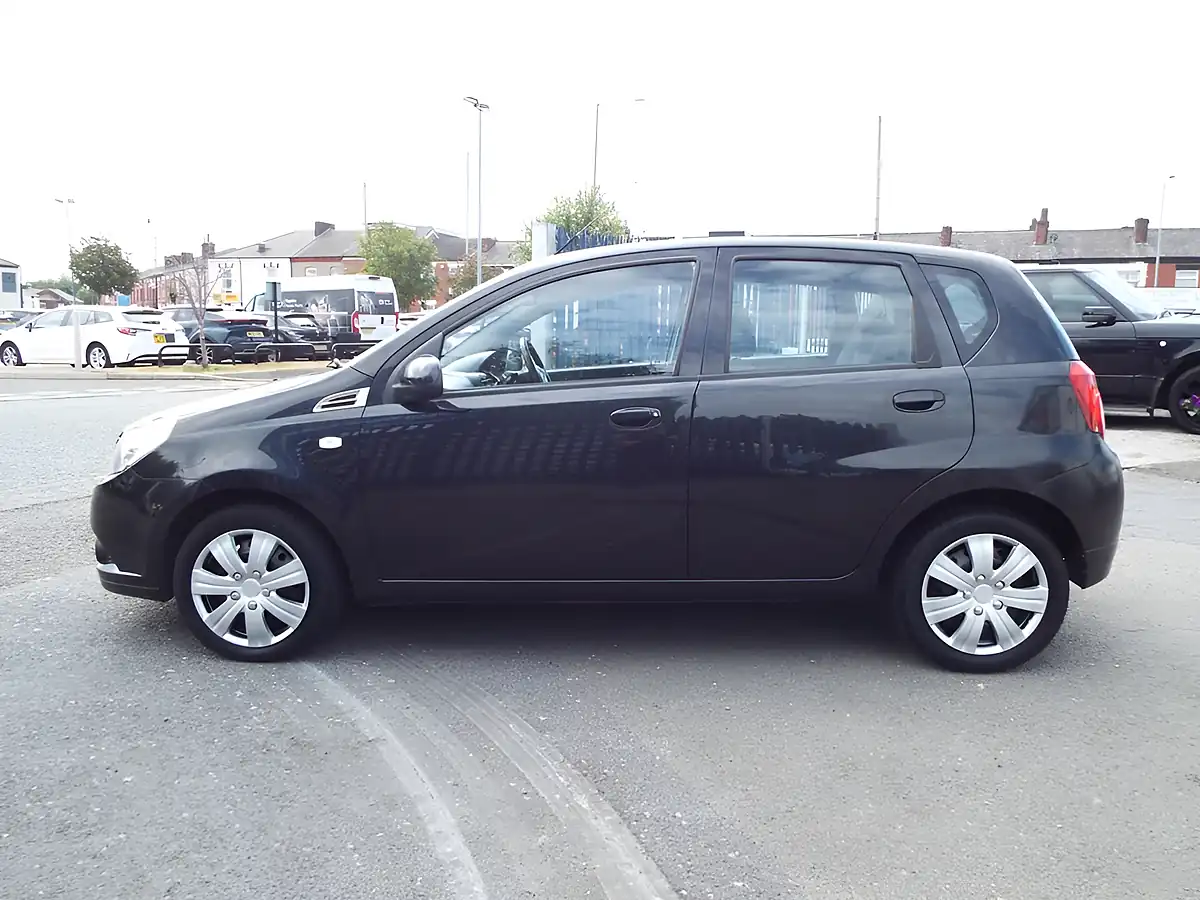 Used 2010 Chevrolet Aveo Ls Black - Interior and Exterior details 4