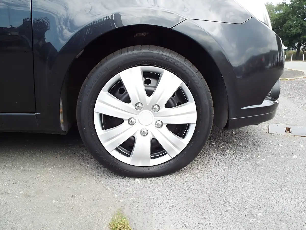 Used 2010 Chevrolet Aveo Ls Black - Interior and Exterior details 9