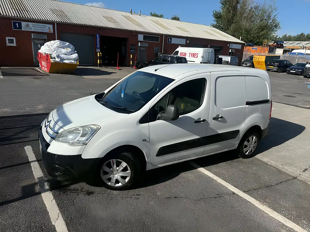 Used 2010 Citroen Berlingo 850 Lx White - Interior and Exterior details 2