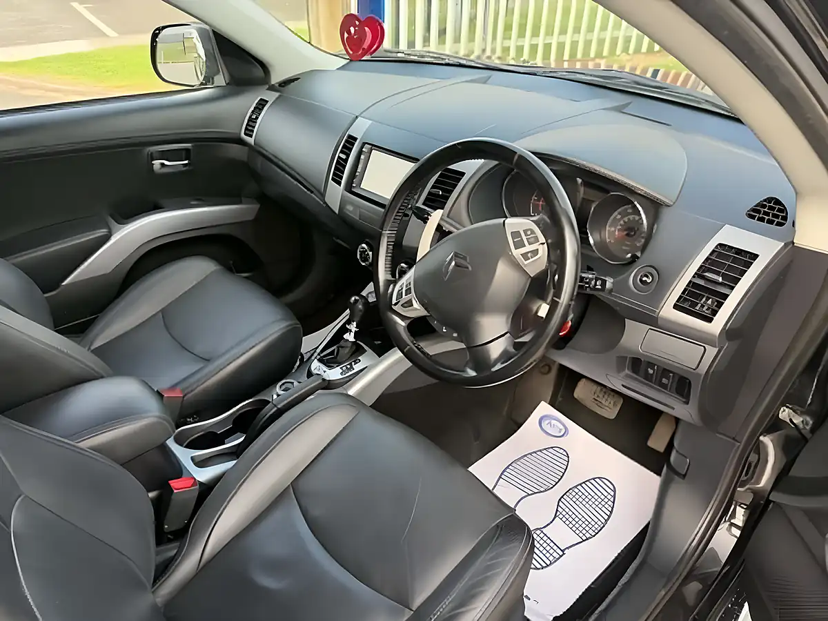 Used 2010 Citroen C-Crosser Exclusive - Interior and Exterior details 11