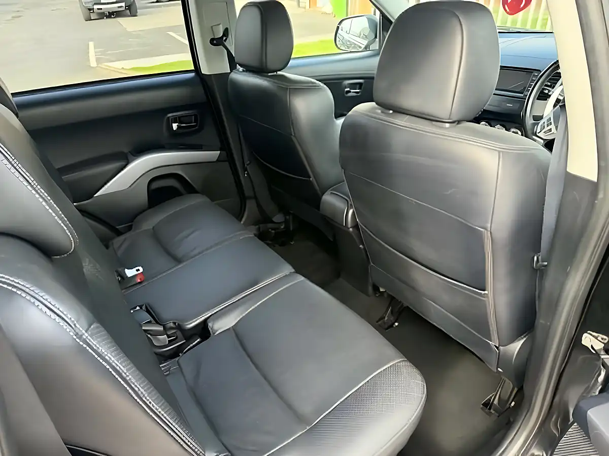 Used 2010 Citroen C-Crosser Exclusive - Interior and Exterior details 13