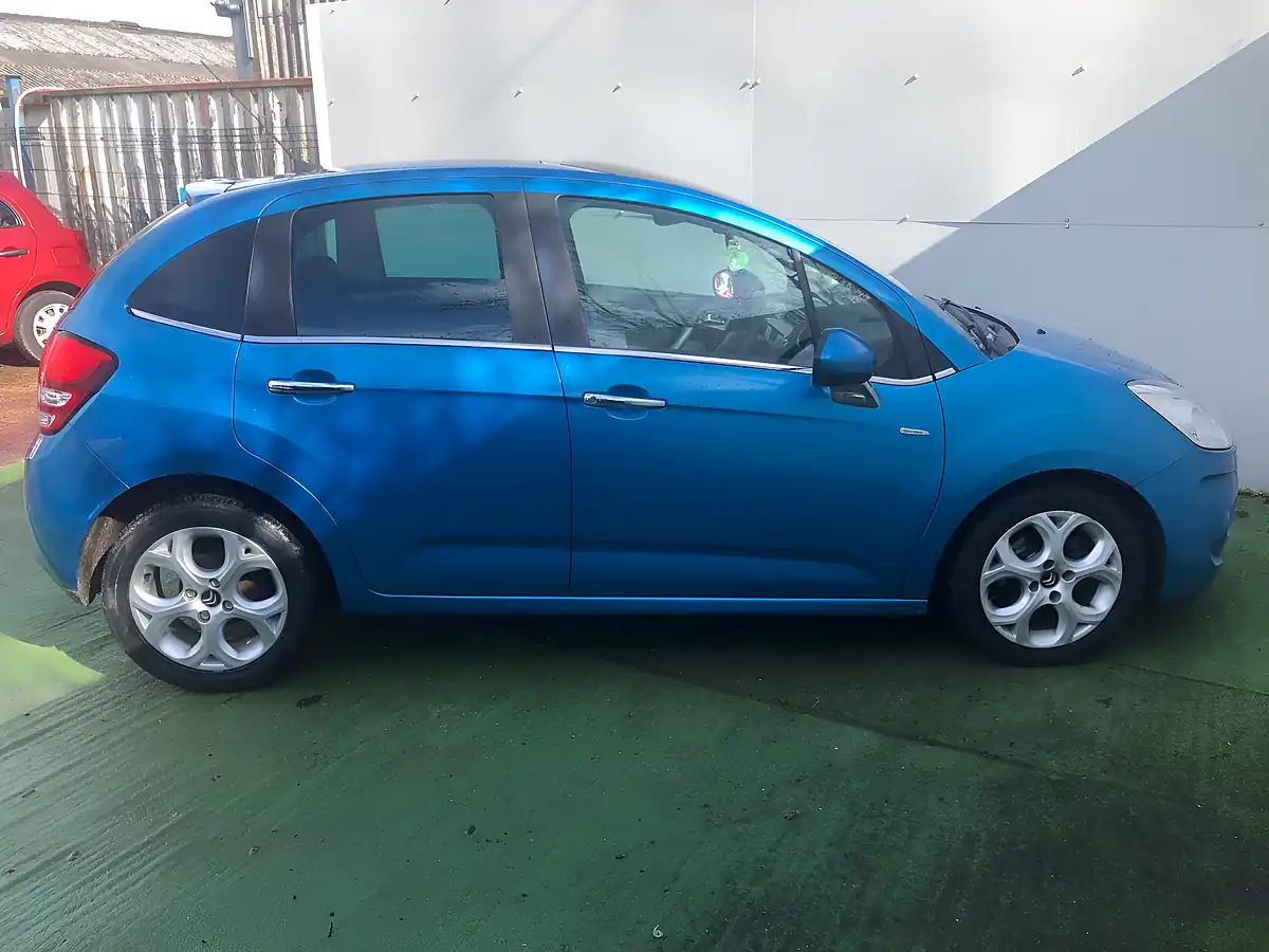 Used 2010 Citroen C3 Exclusive Blue - Interior and Exterior details 13