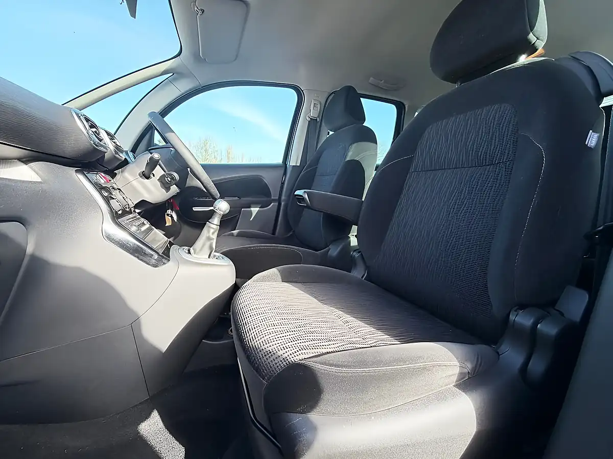 Used 2010 Citroen C3 Picasso Exclusive Black - Interior and Exterior details 14