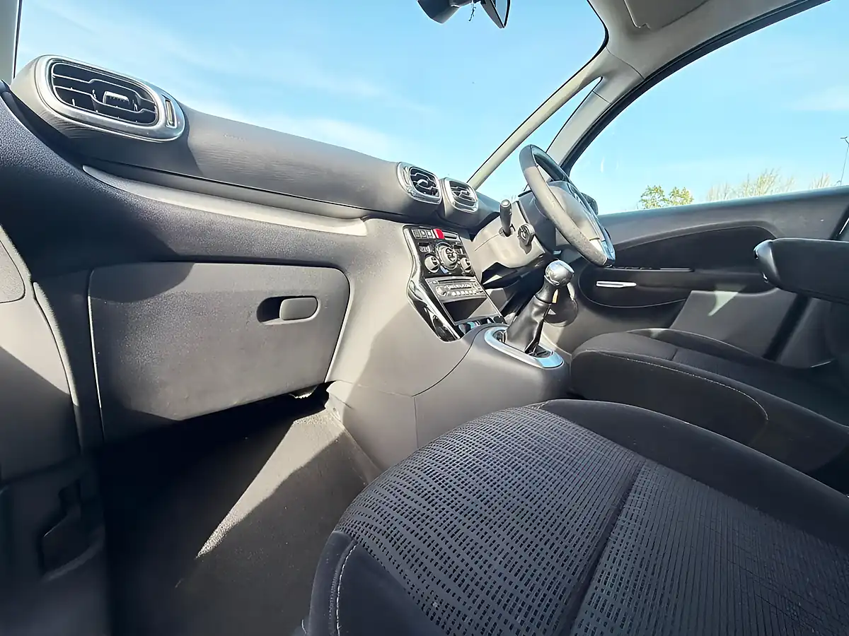 Used 2010 Citroen C3 Picasso Exclusive Black - Interior and Exterior details 15