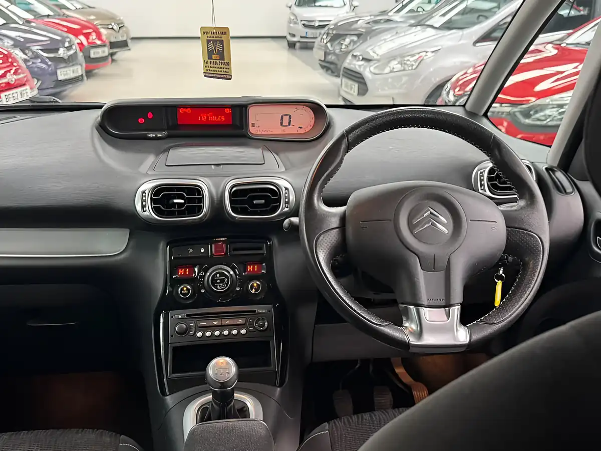 Used 2010 Citroen C3 Picasso Exclusive Red - Interior and Exterior details 11
