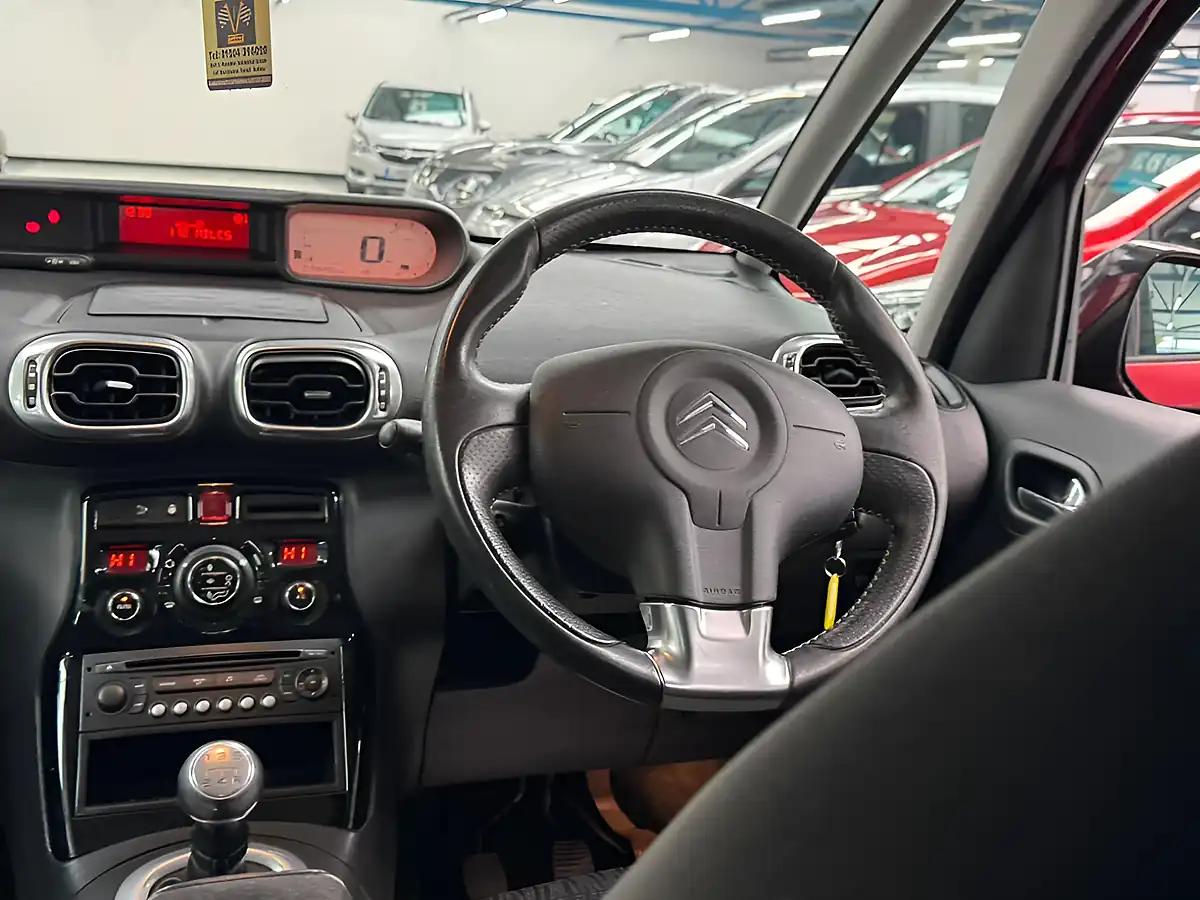 Used 2010 Citroen C3 Picasso Exclusive Red - Interior and Exterior details 20