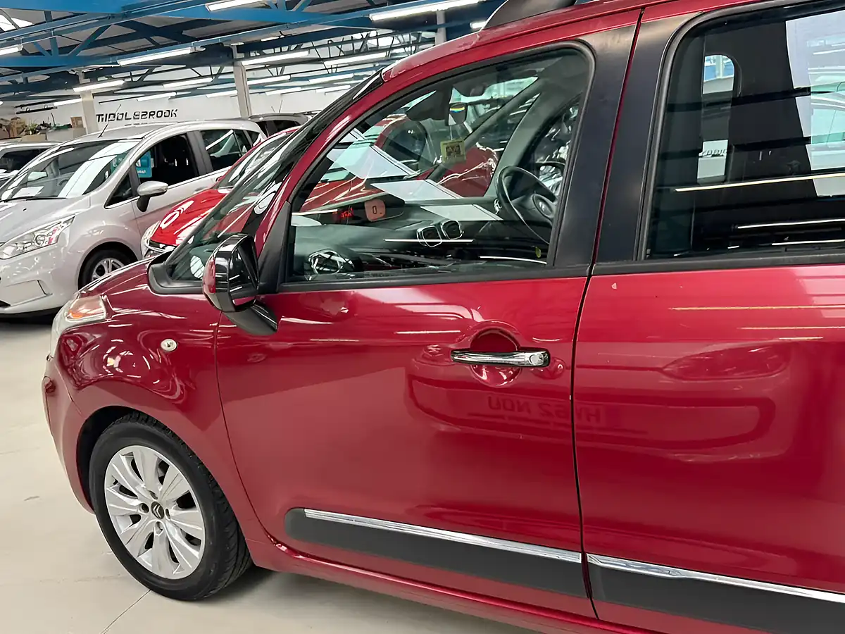 Used 2010 Citroen C3 Picasso Exclusive Red - Interior and Exterior details 7