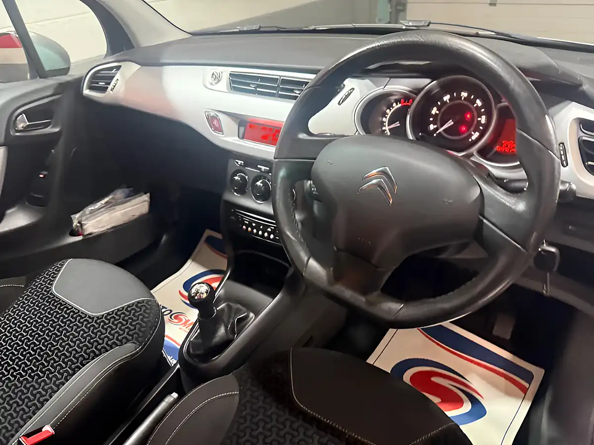 Used 2010 Citroen C3 Vtr+ Silver - Interior and Exterior details 11