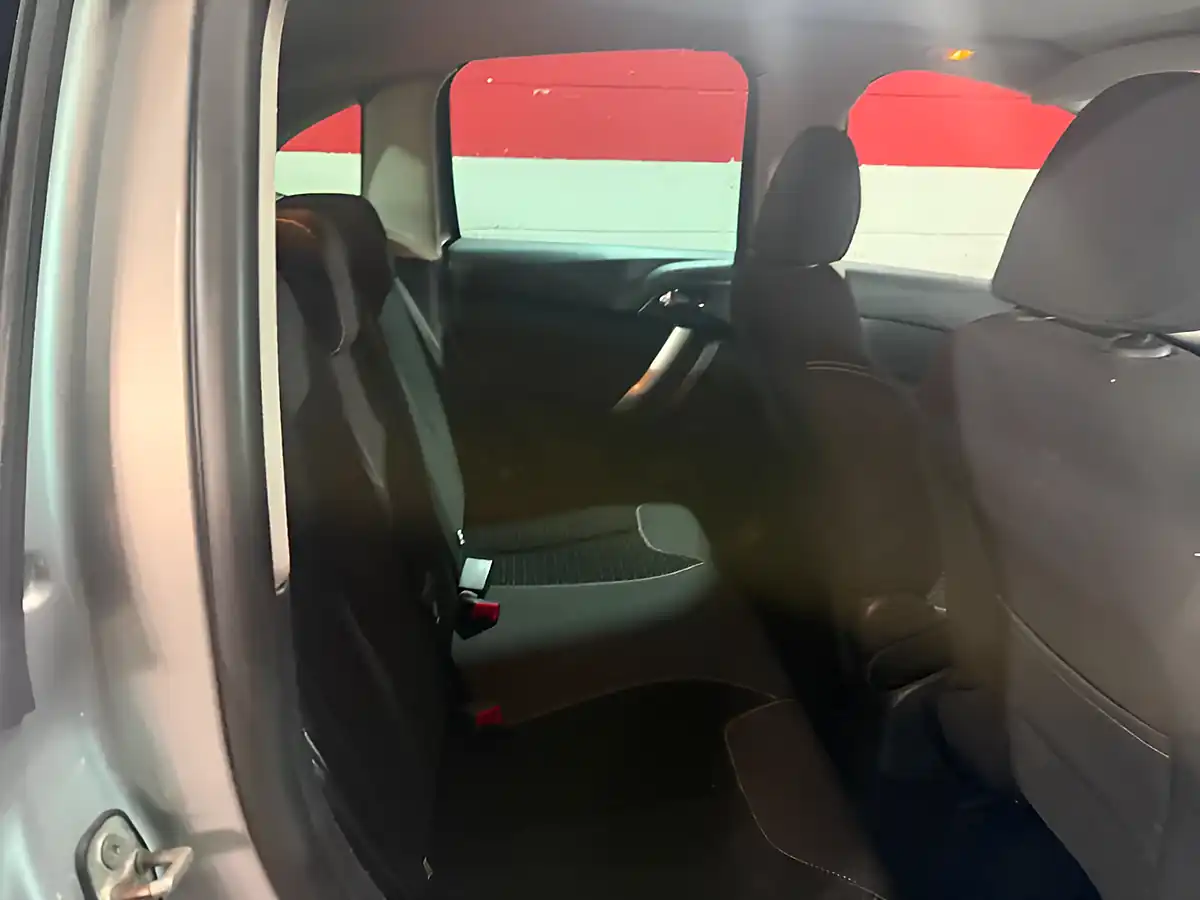 Used 2010 Citroen C3 Vtr+ Silver - Interior and Exterior details 12