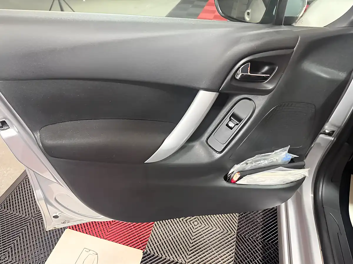 Used 2010 Citroen C3 Vtr+ Silver - Interior and Exterior details 15