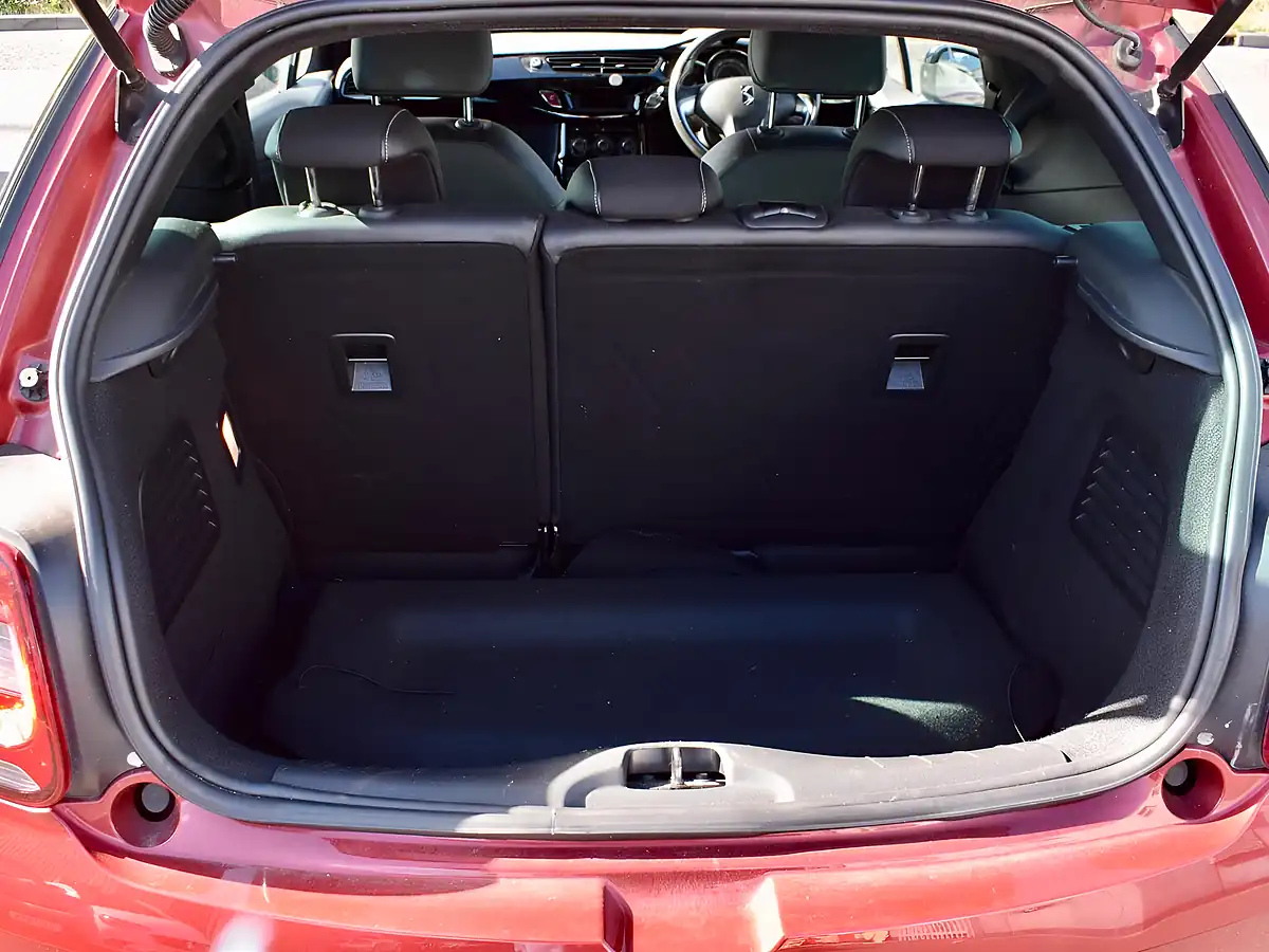 Used 2010 Citroen DS3 Dstyle Red - Interior and Exterior details 8