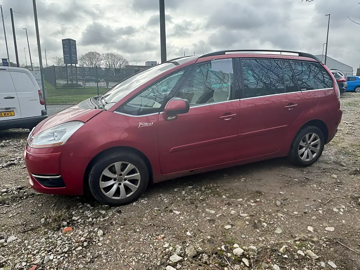 Used 2010 Citroen Grand C4 Picasso Exclusive Red - Interior and Exterior details 5