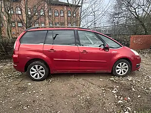 Used 2010 Citroen Grand C4 Picasso Exclusive Red - Interior and Exterior details 7