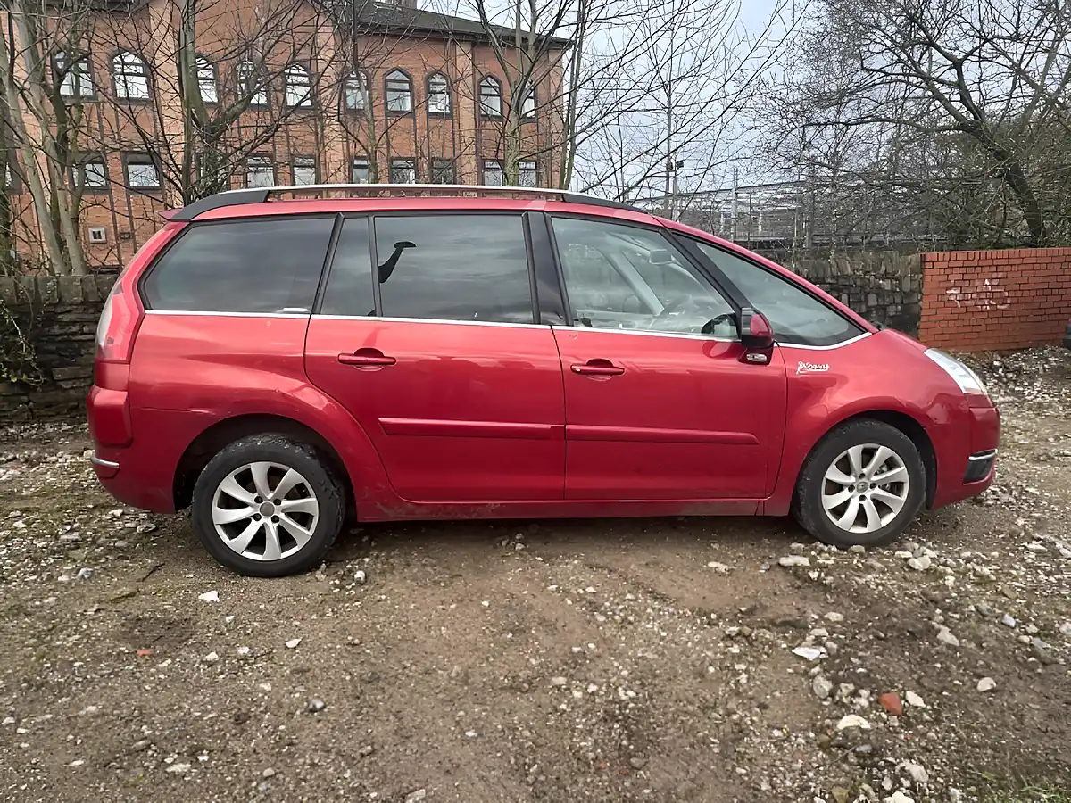 Used 2010 Citroen Grand C4 Picasso Exclusive Red - Interior and Exterior details 7