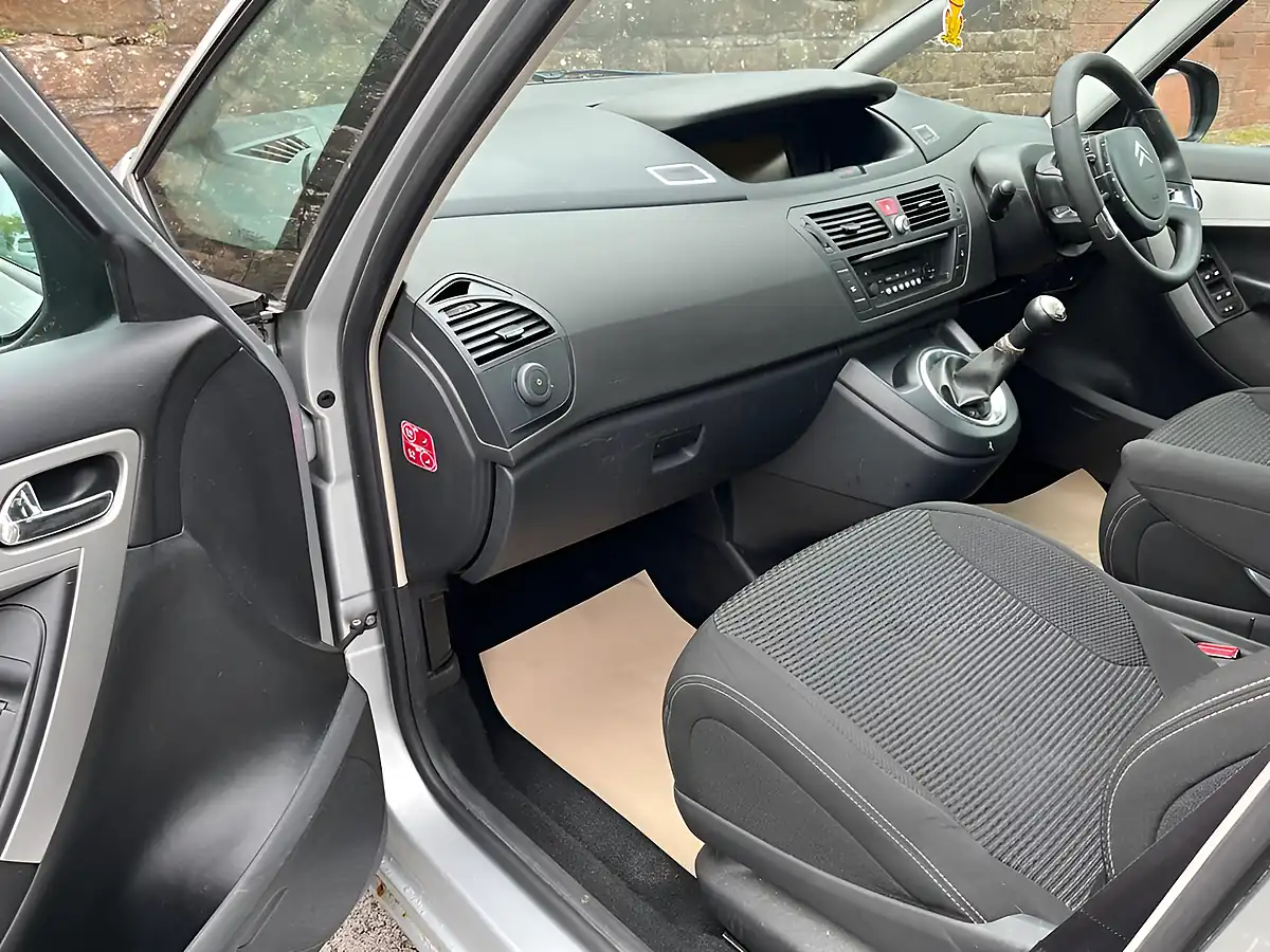 Used 2010 Citroen Grand C4 Picasso Vtr+ Silver - Interior and Exterior details 11