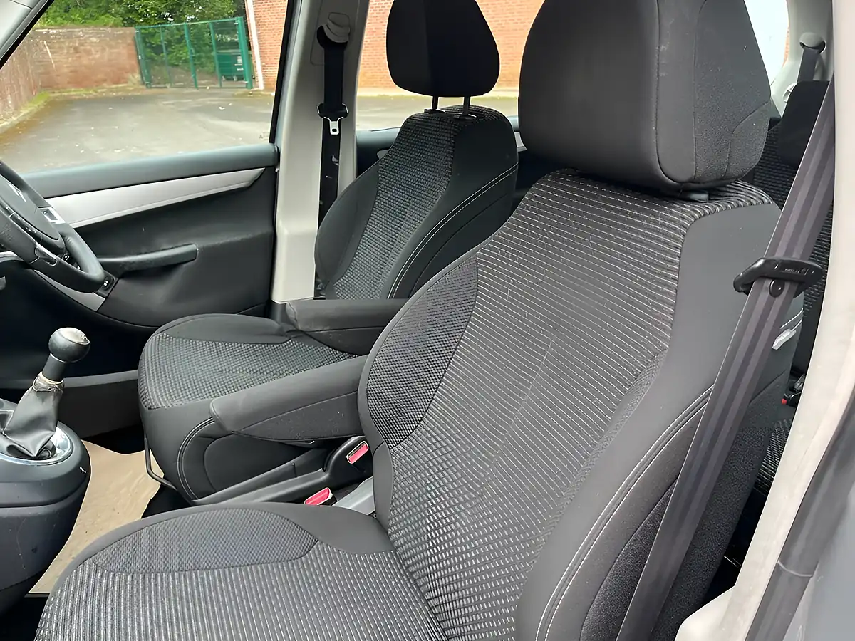 Used 2010 Citroen Grand C4 Picasso Vtr+ Silver - Interior and Exterior details 12
