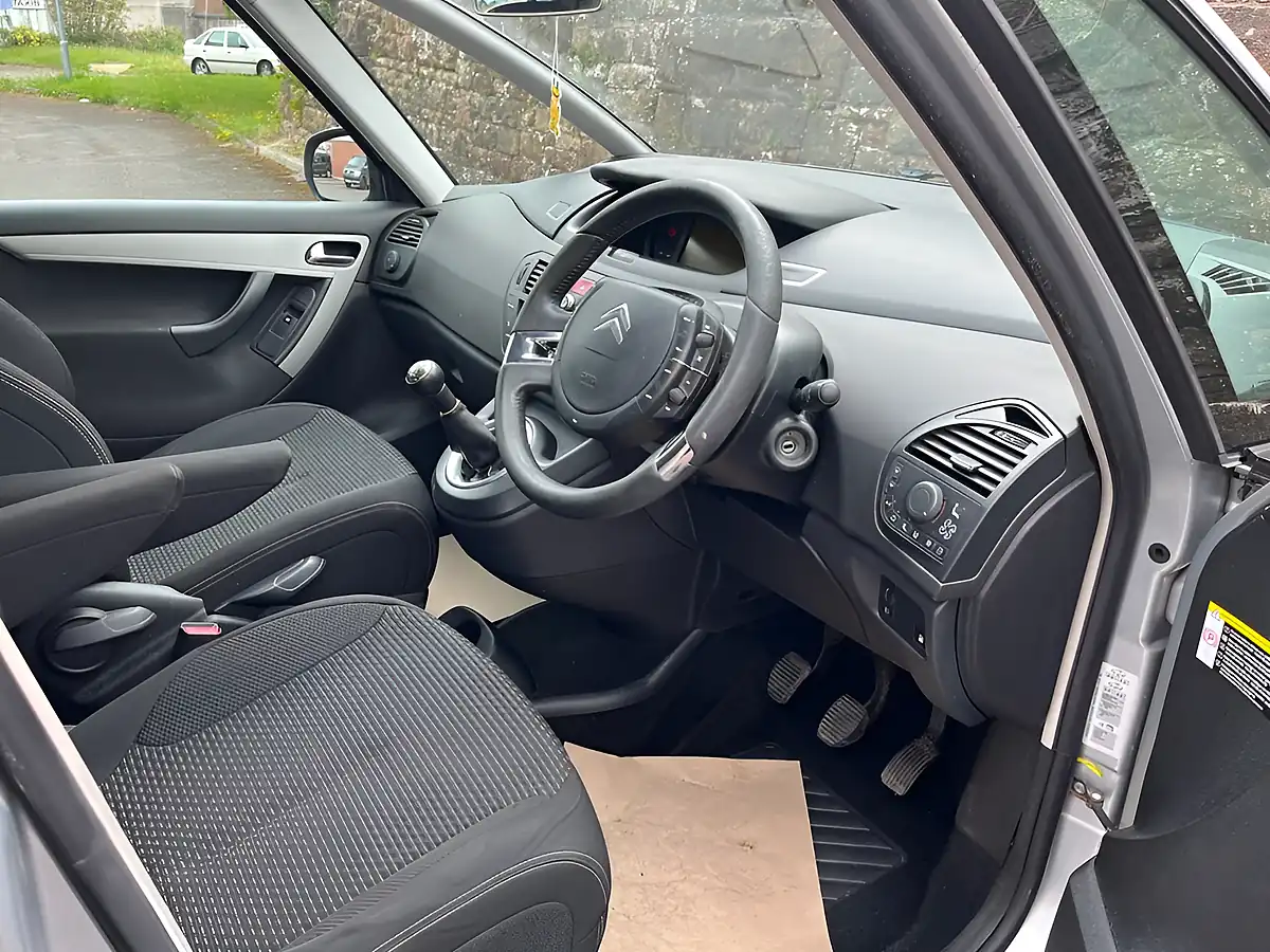 Used 2010 Citroen Grand C4 Picasso Vtr+ Silver - Interior and Exterior details 17