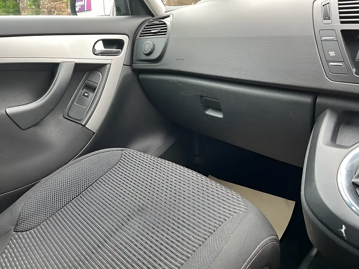 Used 2010 Citroen Grand C4 Picasso Vtr+ Silver - Interior and Exterior details 18