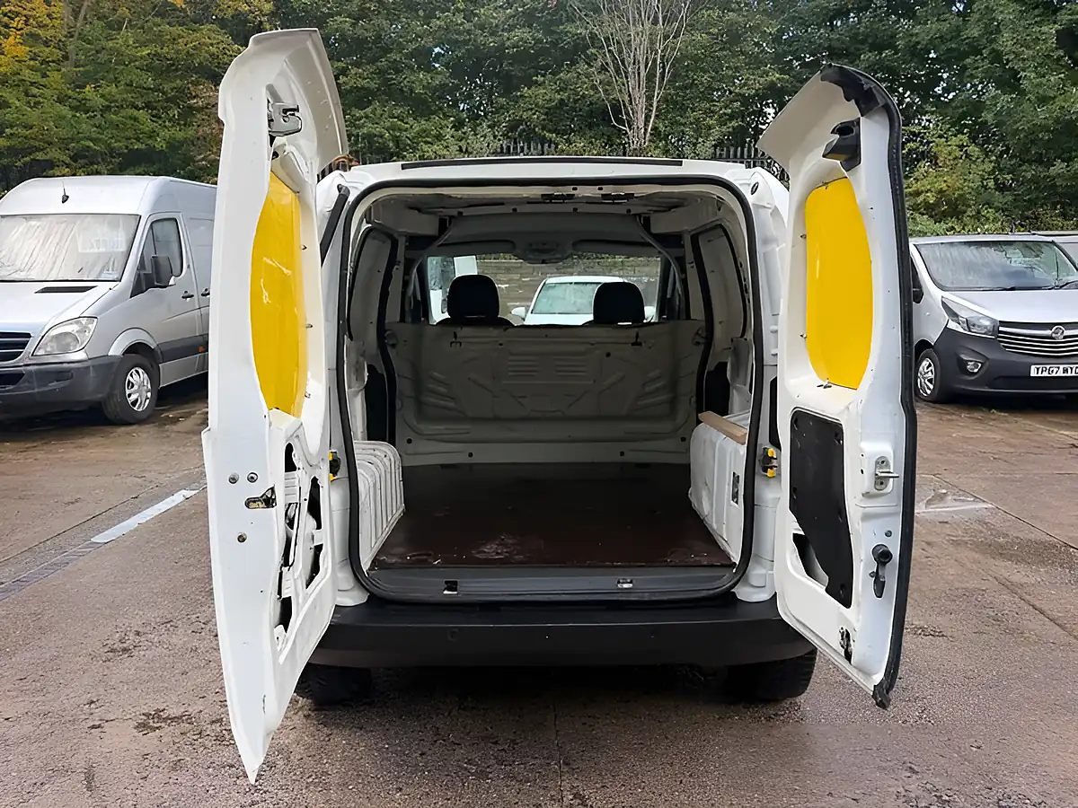 Used 2010 Citroen Nemo Lx White - Interior and Exterior details 15