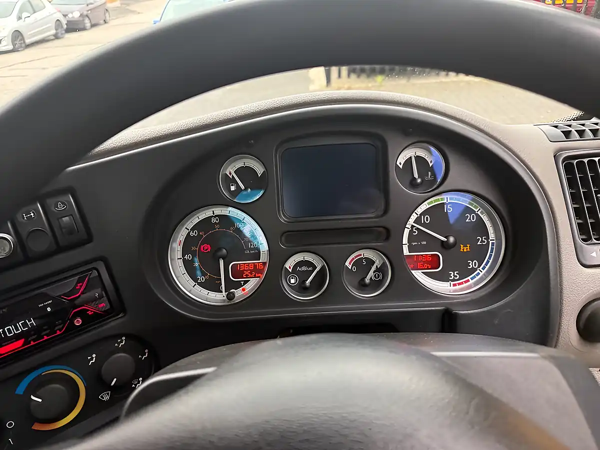 Used 2010 Daf LF45 Yellow - Interior and Exterior details 18