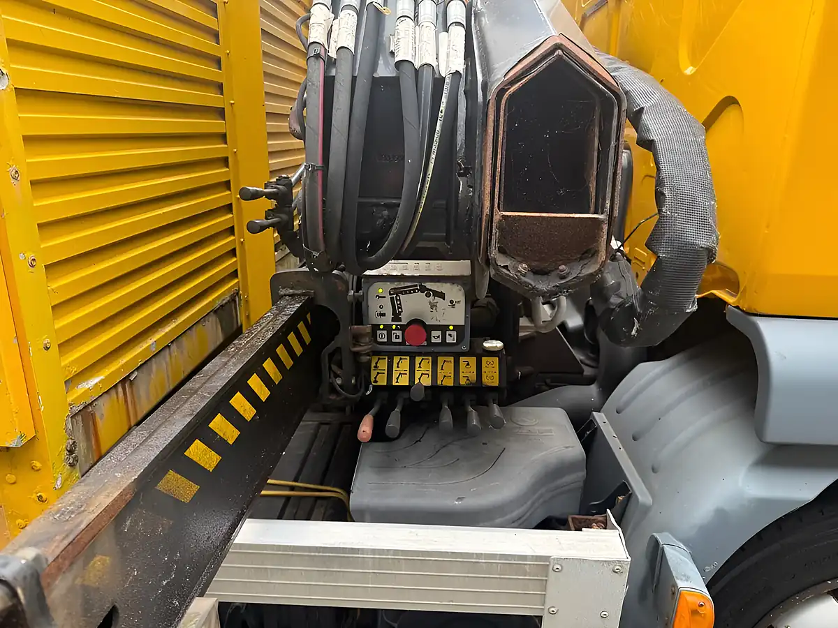 Used 2010 Daf LF45 Yellow - Interior and Exterior details 9