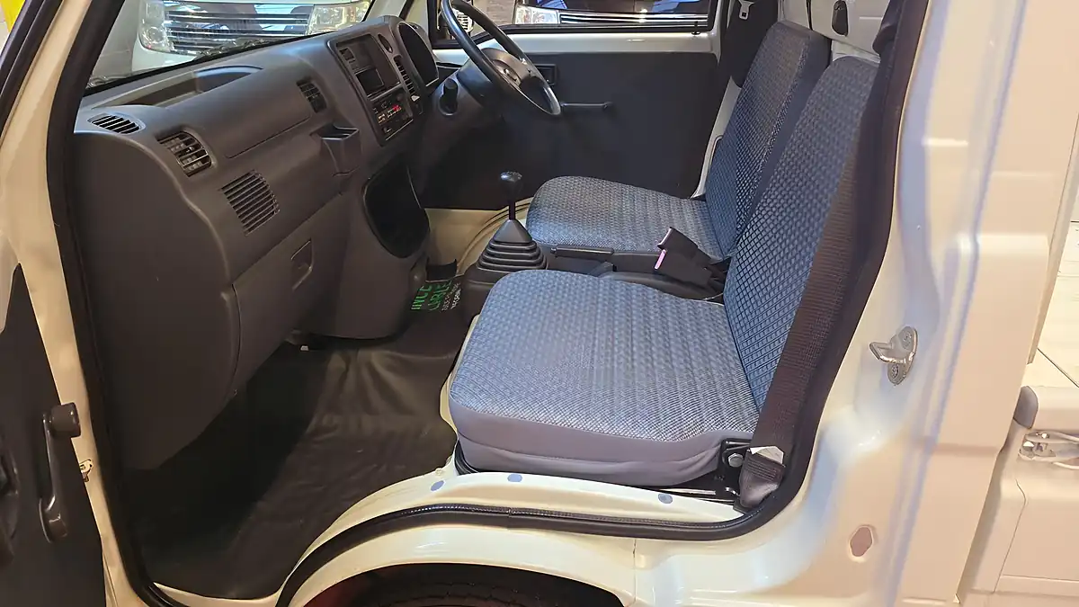 Used 2010 Daihatsu Hijet Dropside White - Interior and Exterior details 6