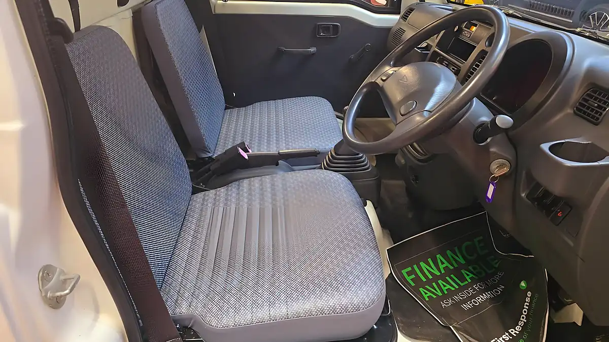 Used 2010 Daihatsu Hijet Dropside White - Interior and Exterior details 7