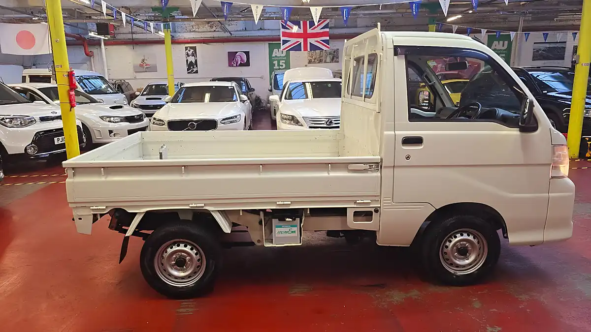 Used 2010 Daihatsu Hijet Dropside White - Interior and Exterior details 9