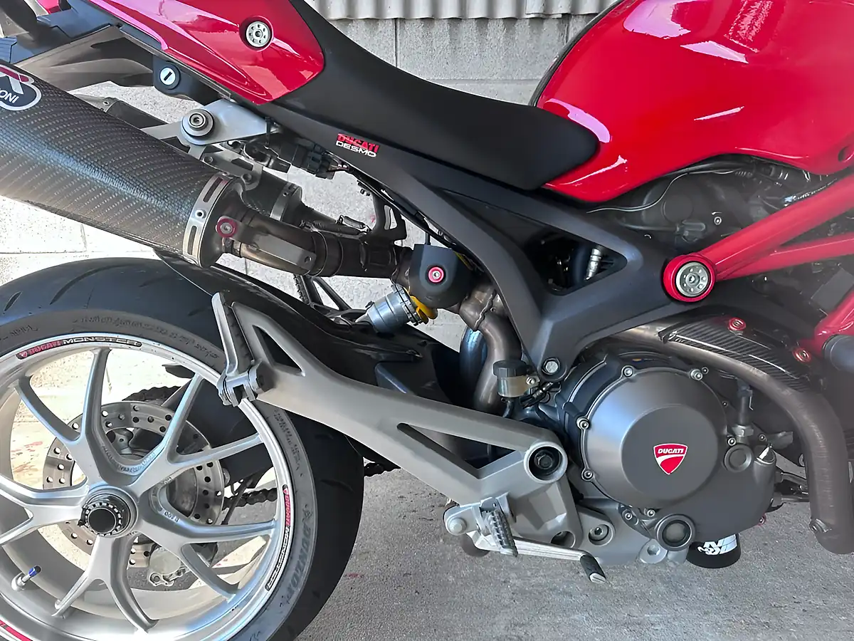 Used 2010 Ducati Monster S Red - Interior and Exterior details 11