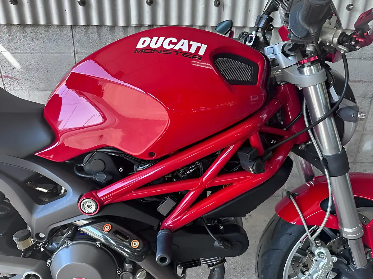 Used 2010 Ducati Monster S Red - Interior and Exterior details 13