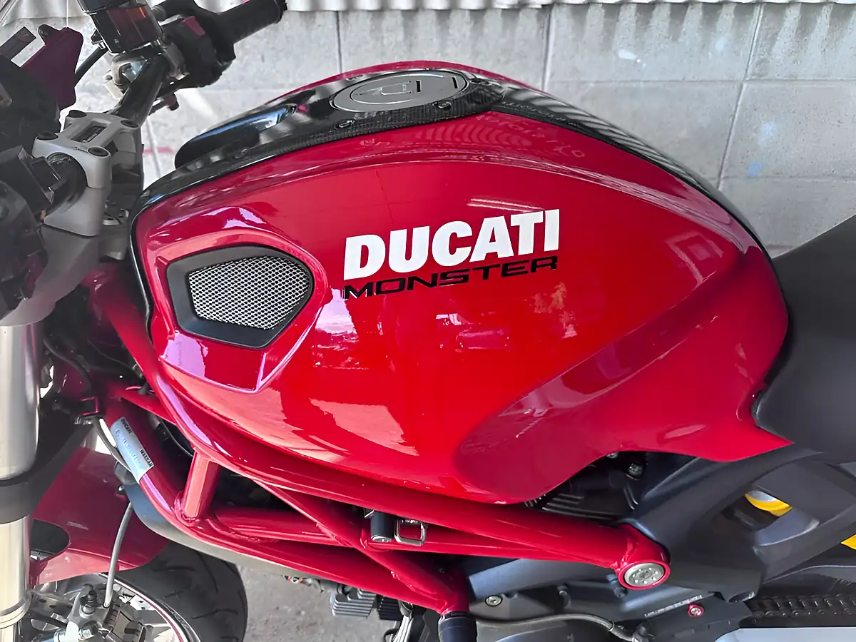 Used 2010 Ducati Monster S Red - Interior and Exterior details 16