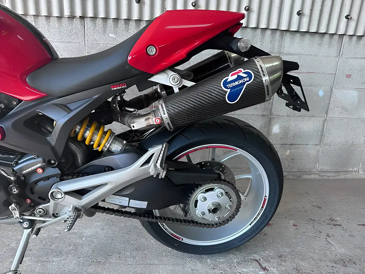 Used 2010 Ducati Monster S Red - Interior and Exterior details 18