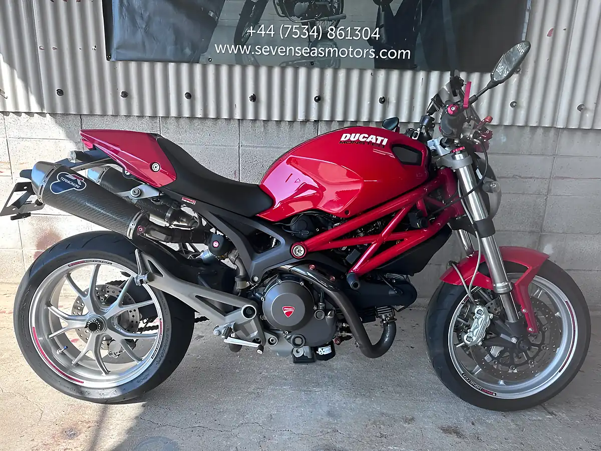 Used 2010 Ducati Monster S Red - Interior and Exterior details 2