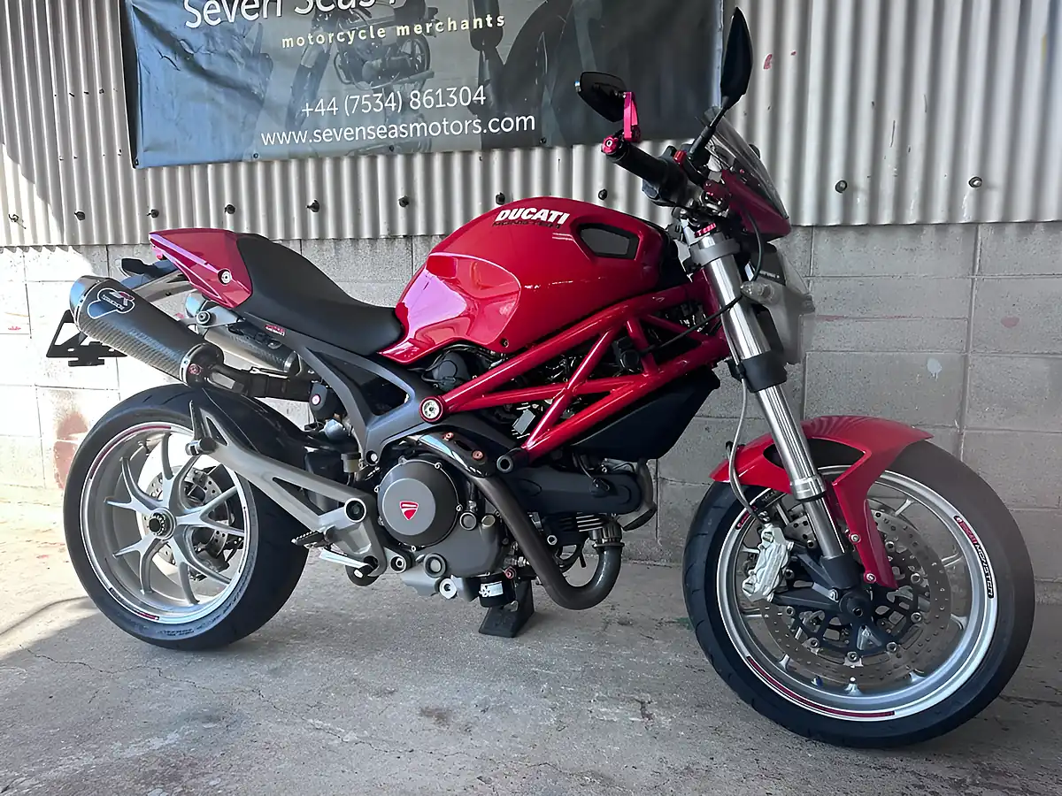 Used 2010 Ducati Monster S Red - Interior and Exterior details 3