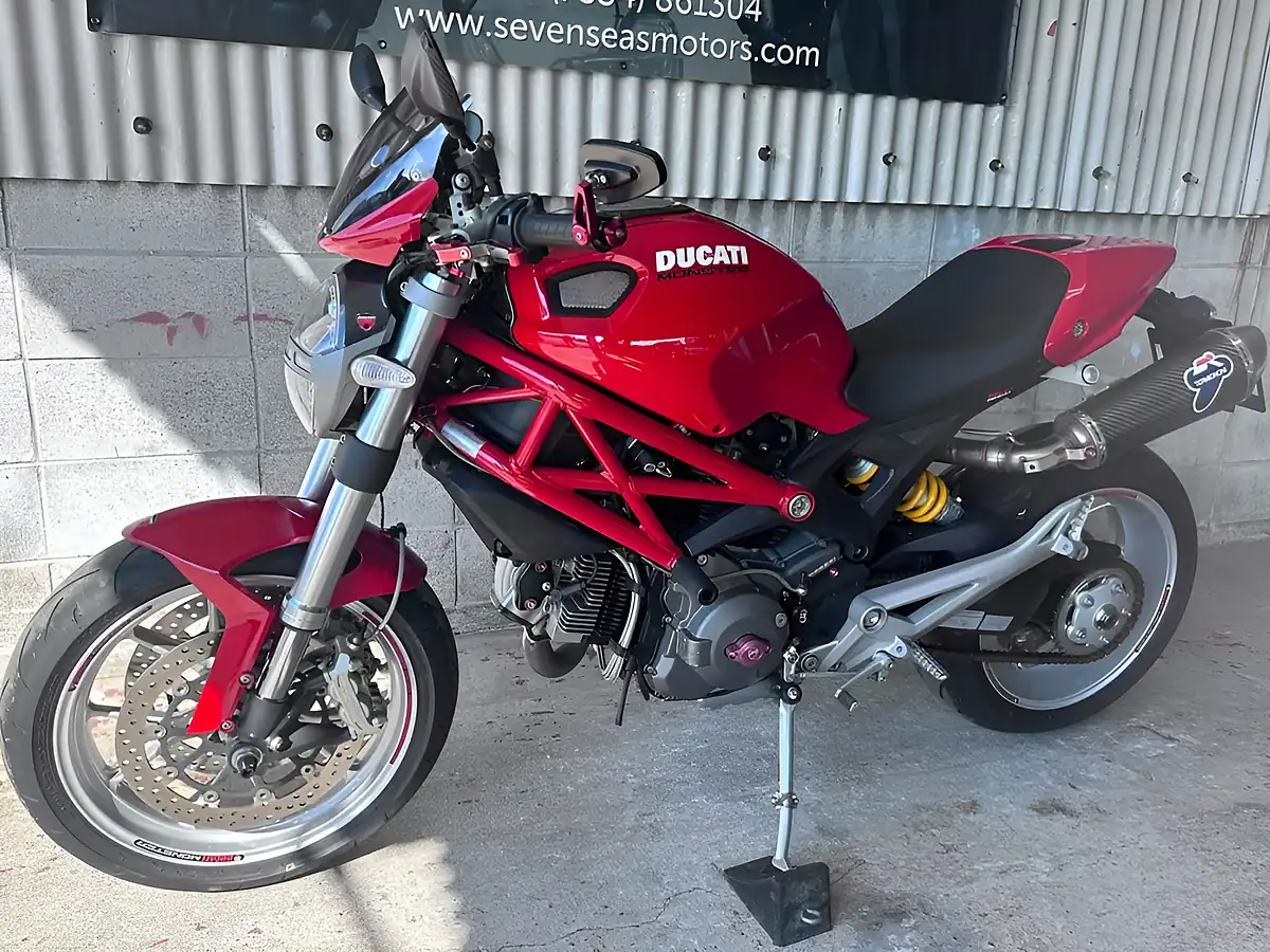 Used 2010 Ducati Monster S Red - Interior and Exterior details 5