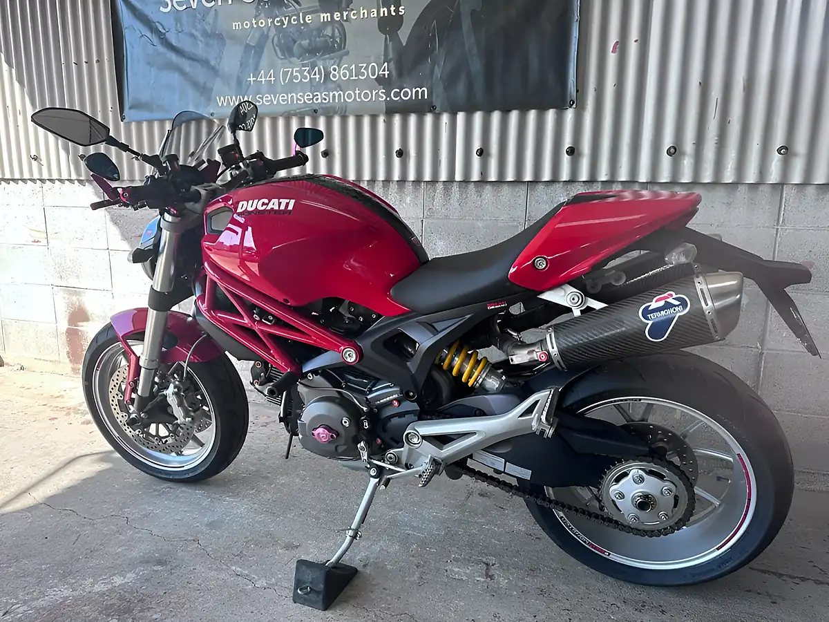 Used 2010 Ducati Monster S Red - Interior and Exterior details 9