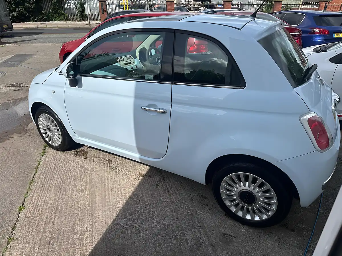 Used 2010 Fiat 500 Lounge Blue - Interior and Exterior details 4