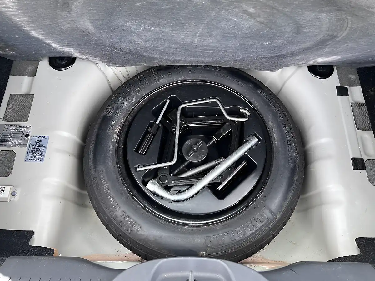 Used 2010 Fiat 500 Pop White - Interior and Exterior details 13