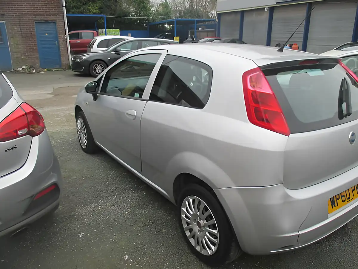 Used 2010 Fiat Grande Punto Silver - Interior and Exterior details 5
