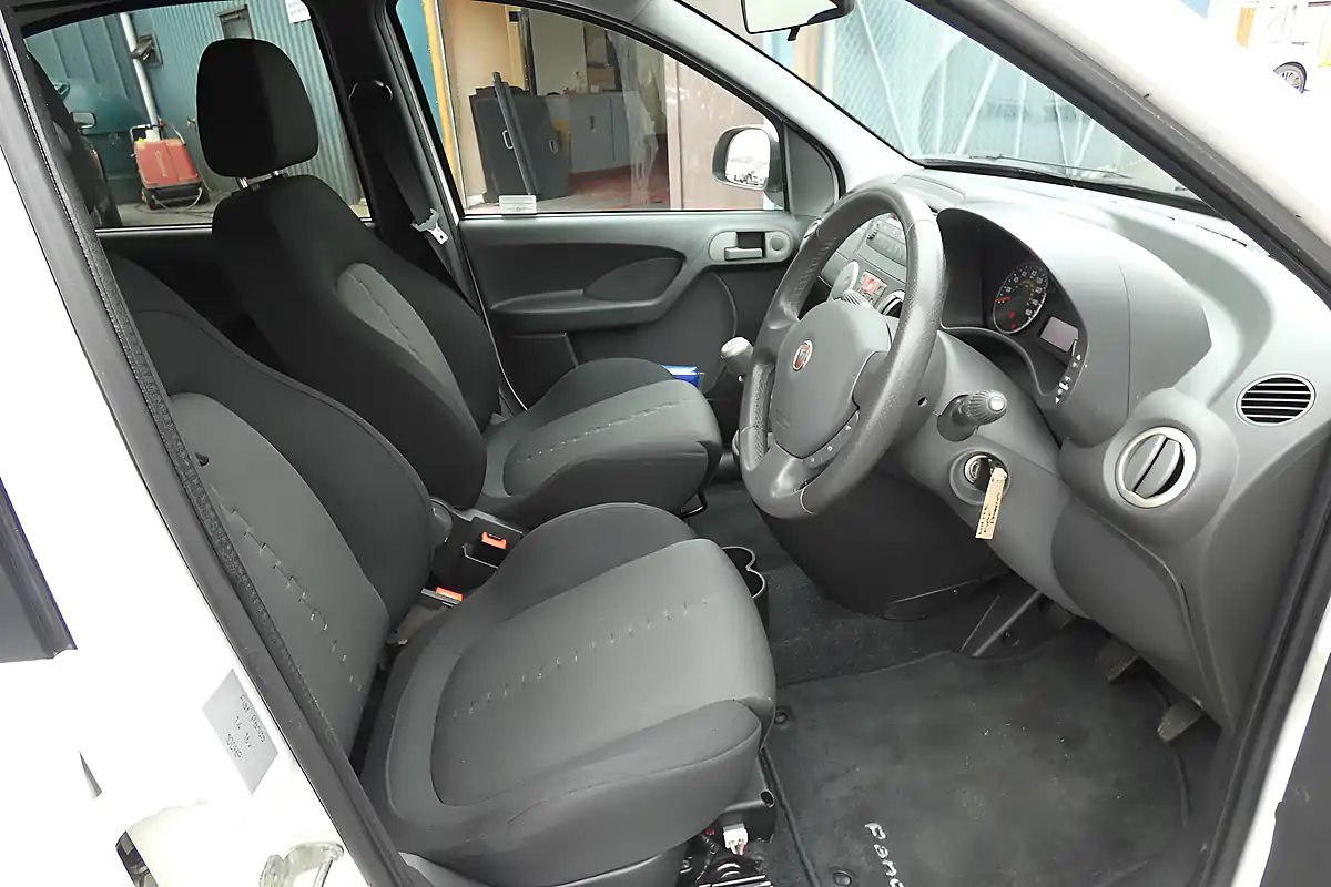 Used 2010 Fiat Panda White - Interior and Exterior details 8