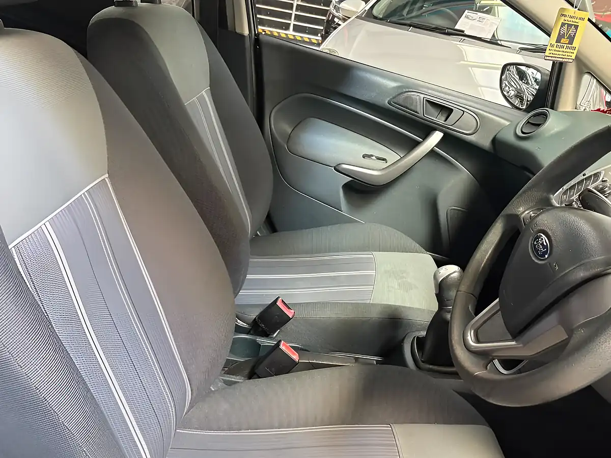 Used 2010 Ford Fiesta Edge Black - Interior and Exterior details 15